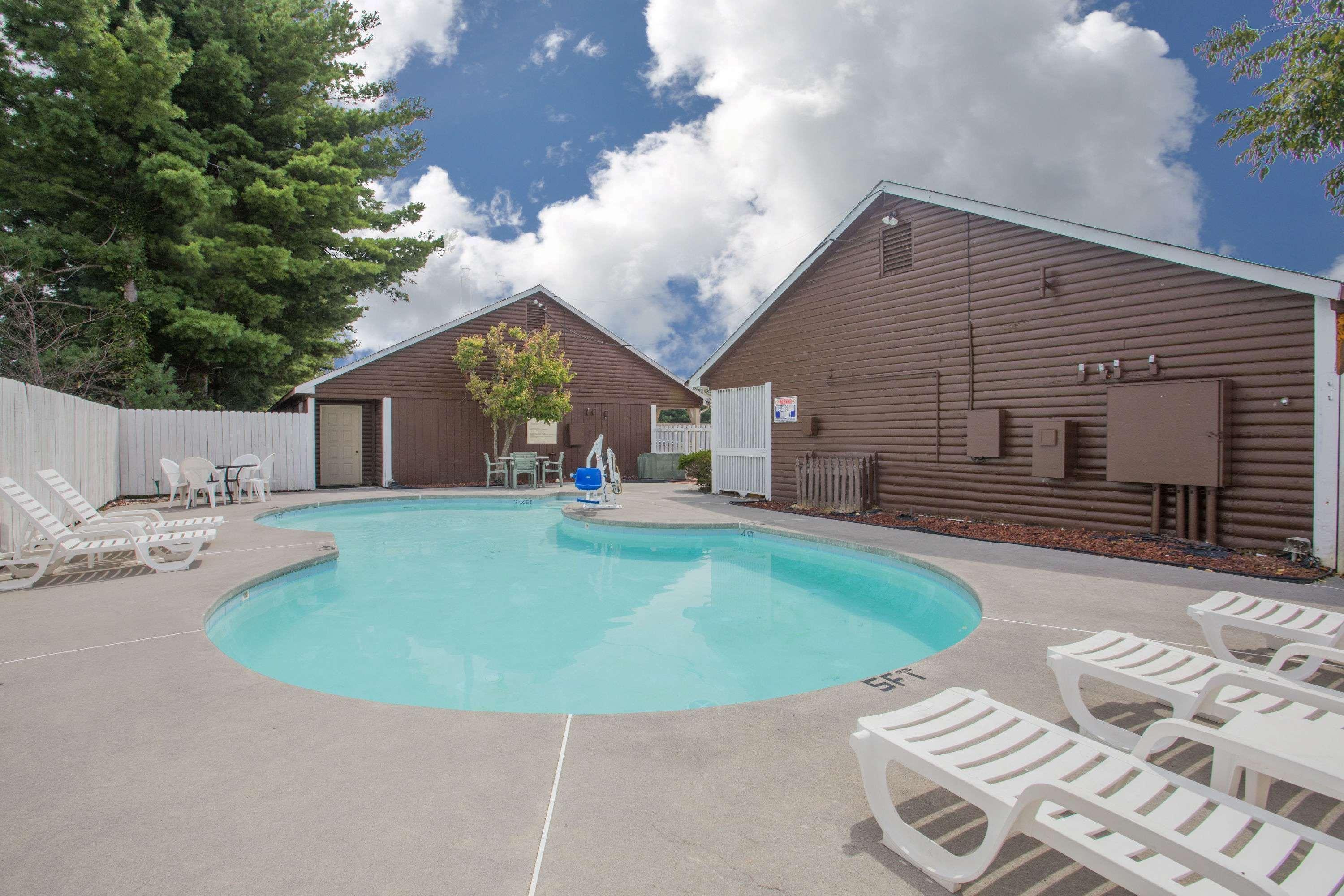 Super 8 By Wyndham Christiansburg Motel Exterior photo