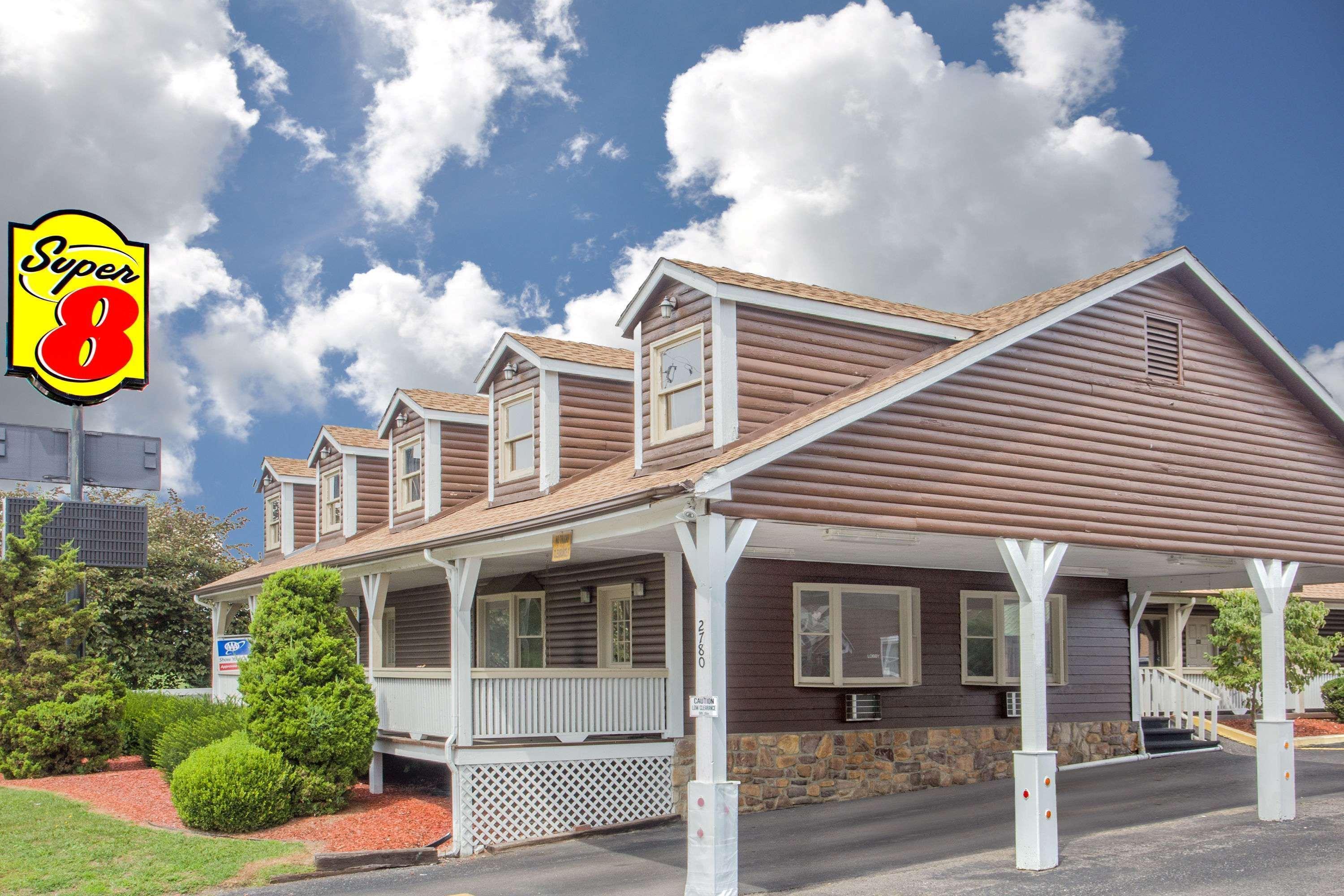 Super 8 By Wyndham Christiansburg Motel Exterior photo