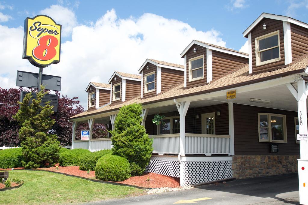 Super 8 By Wyndham Christiansburg Motel Exterior photo